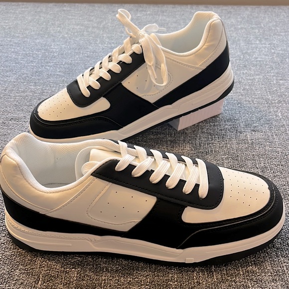 ☀️ 3 / $15 Sale ☀️ Adult shoes (FabKids brand) 7 male, 8.5 female. - Picture 2 of 6